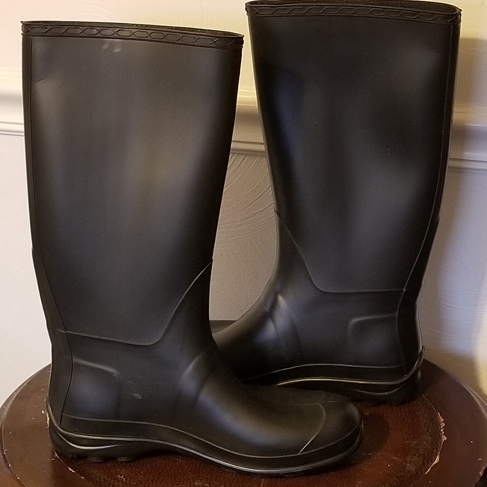 Tall rain boot